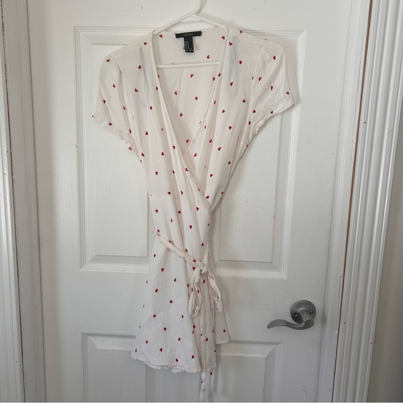Forever 21 White Dress with Red Heart Patterni size medium - Picture 3 of 6